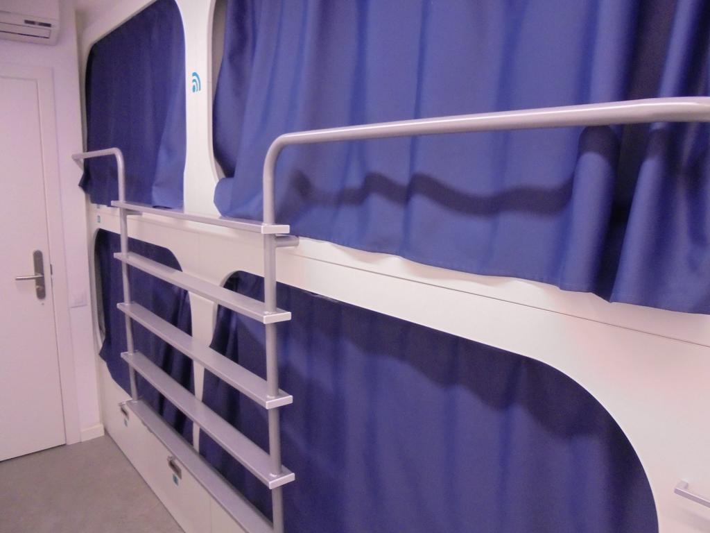 Dream Cube Hostel Βαρκελώνη Δωμάτιο φωτογραφία